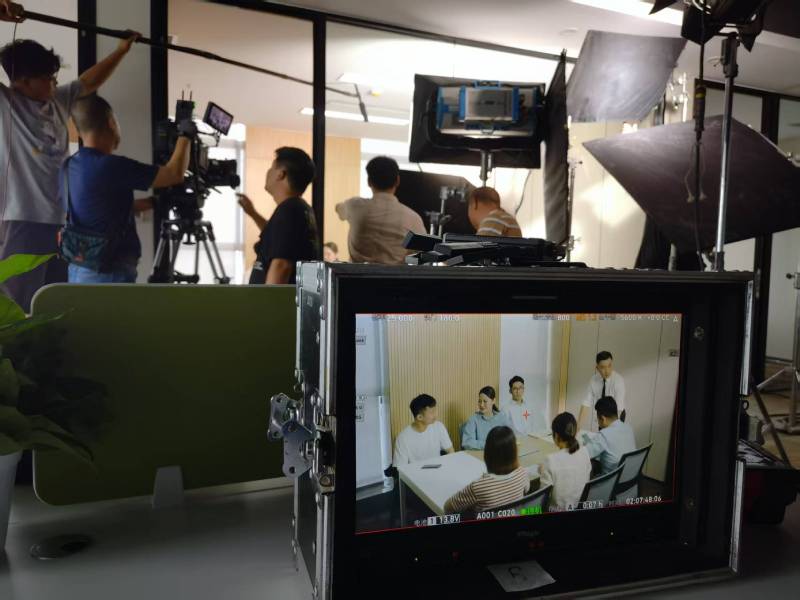 三山区TVC拍摄公司：科技产品视觉化大师，诠释未来感与功能美学